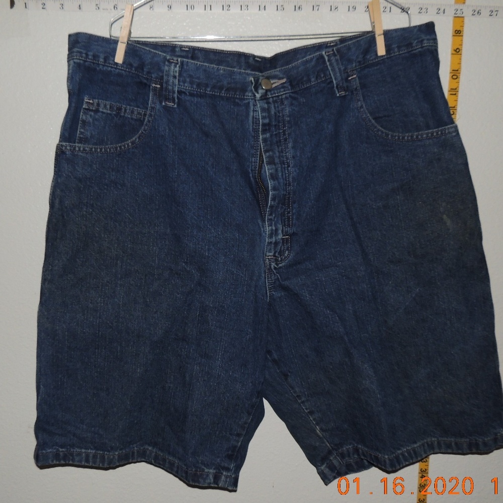 MENS WRANGLER CARGO SHORTS S/40